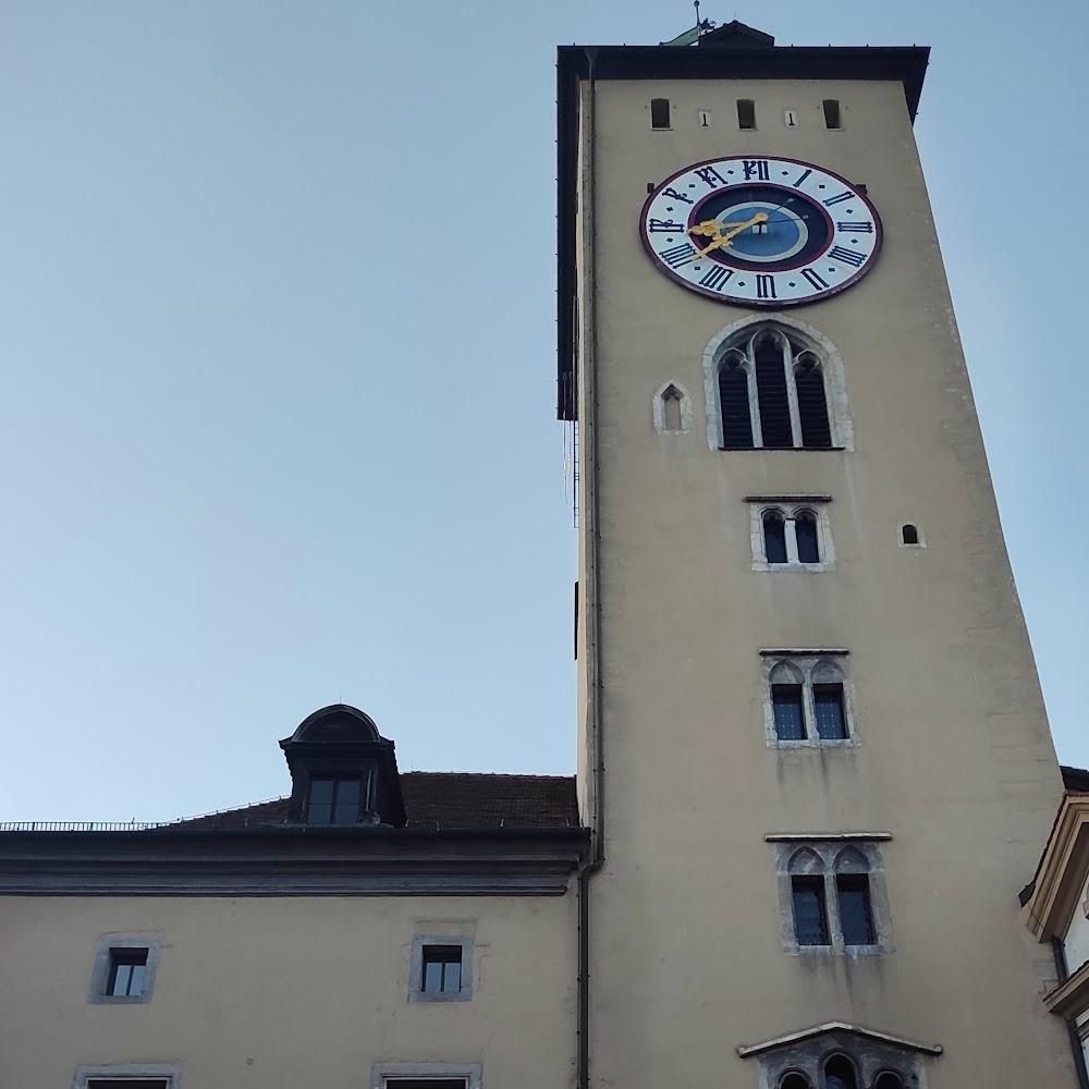 A tall clock tower with an ornate clock. It is part of the New Town Hall in Munich, Germany.